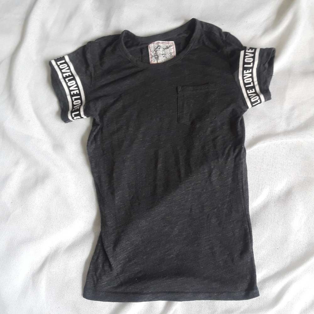 {Reflex} NWOT Gray and White Printed Sleeve Tee S